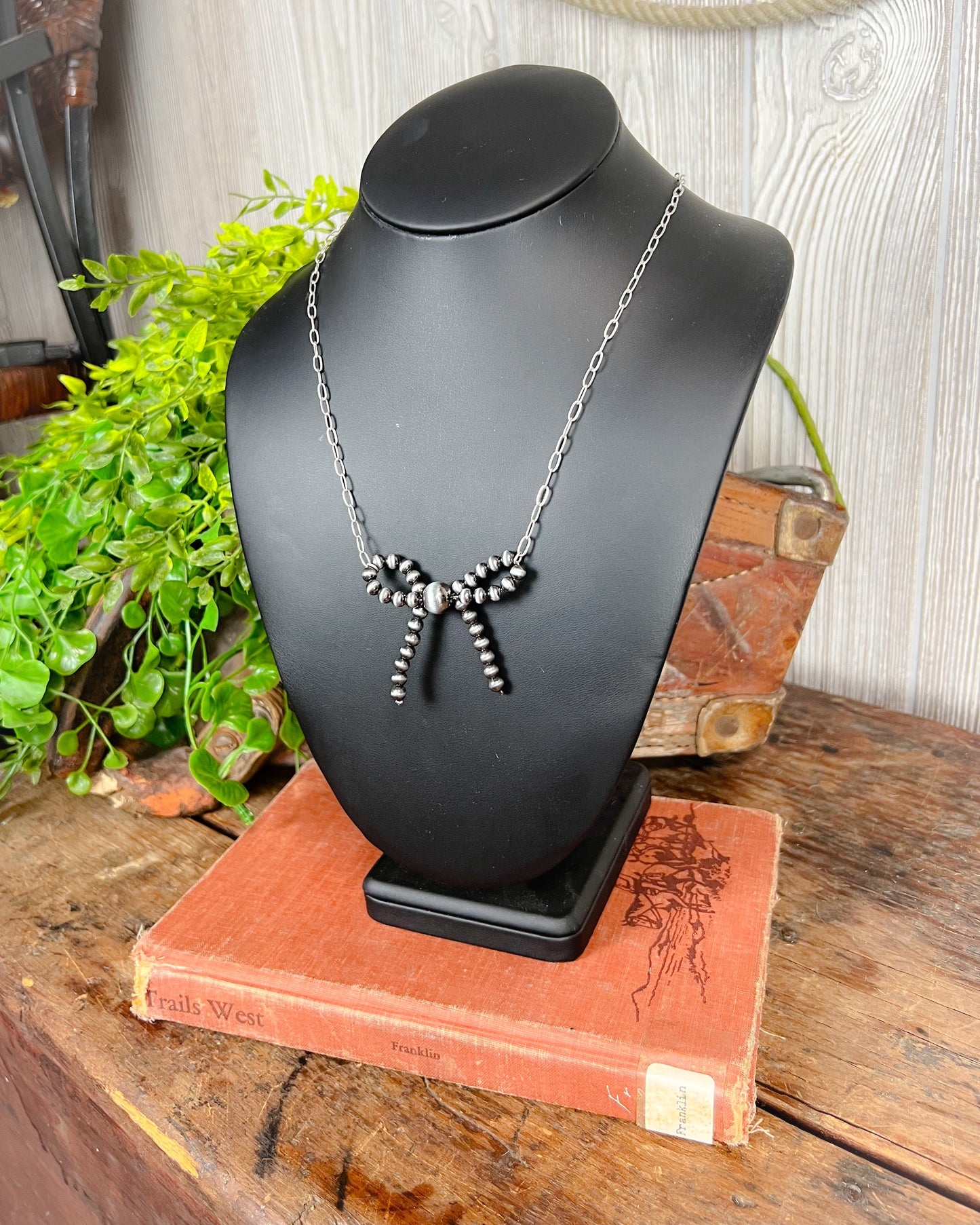 Western Bow Necklace - Silver