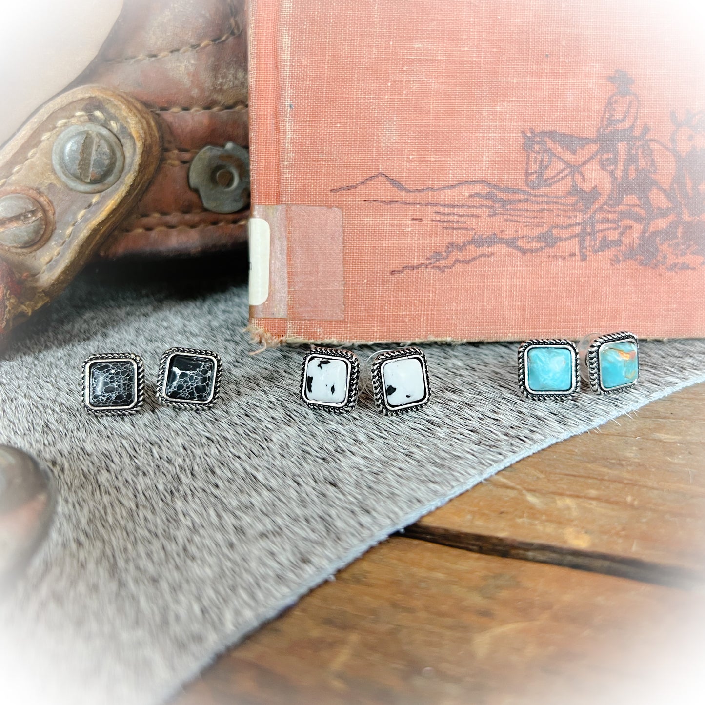 Small Western Stone Stud Earrings - White