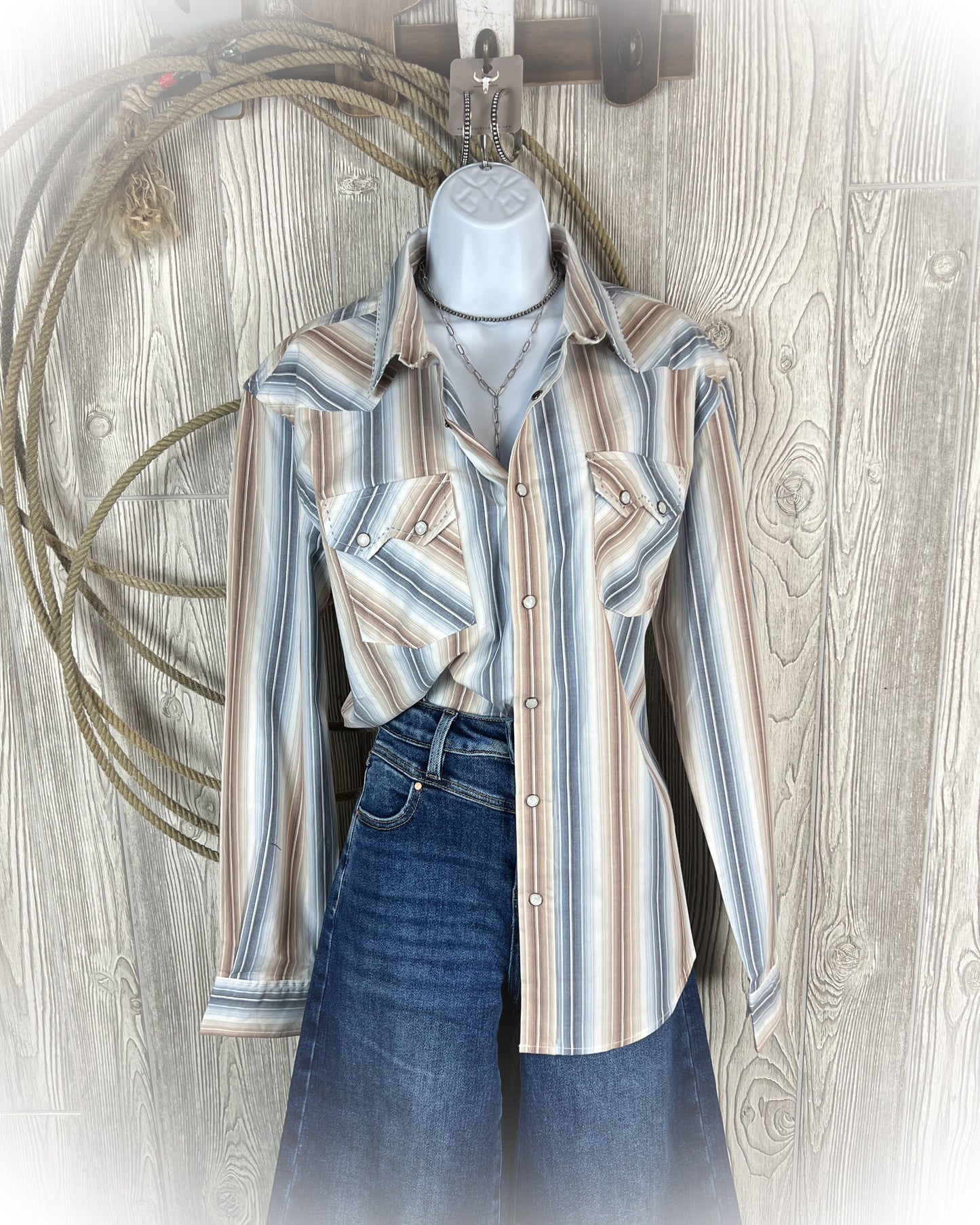 Vintage Style Pearl Snap Punchy Long Sleeve