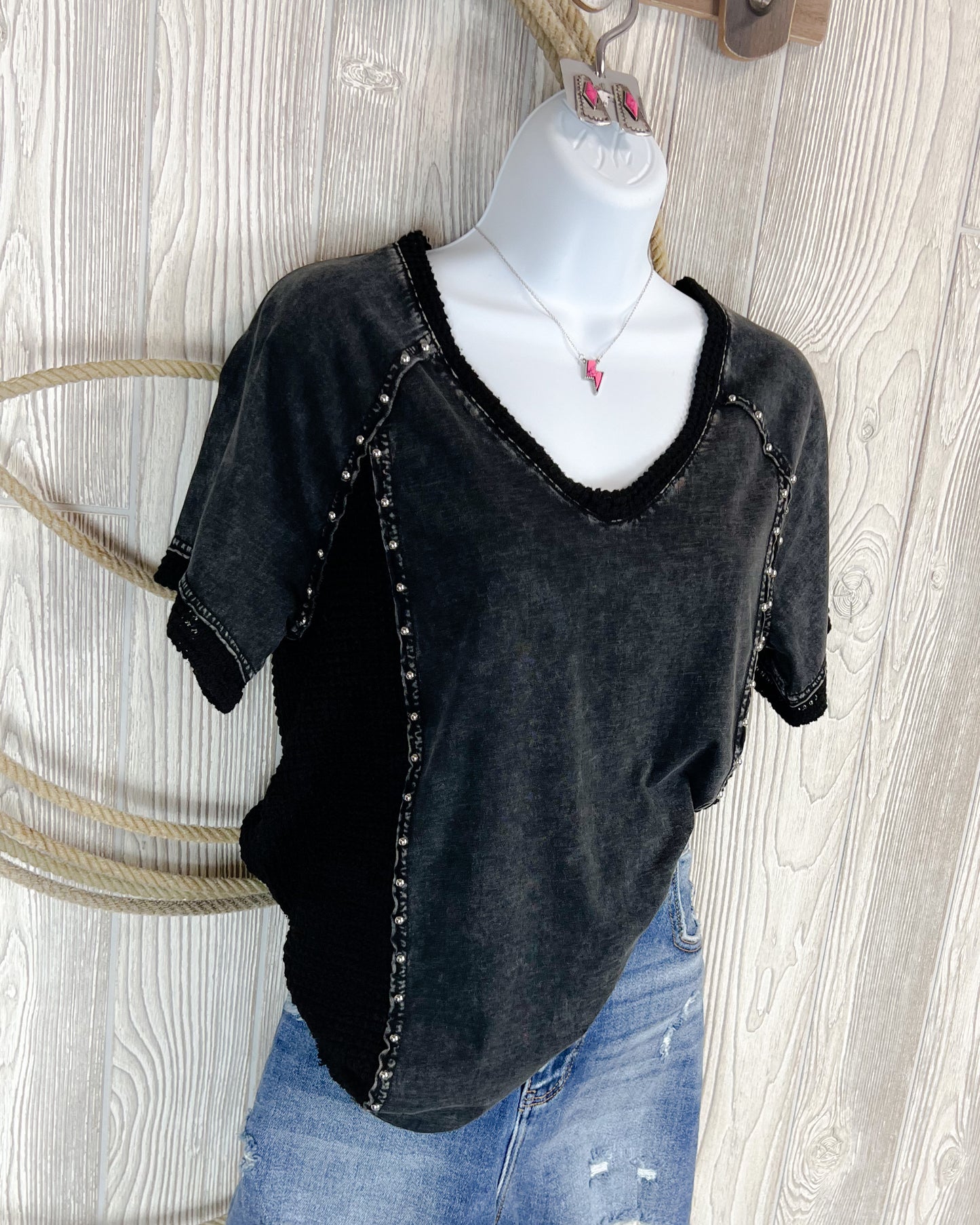 Outlaw Energy Studded Waffle Panel Top – Mineral Wash Black