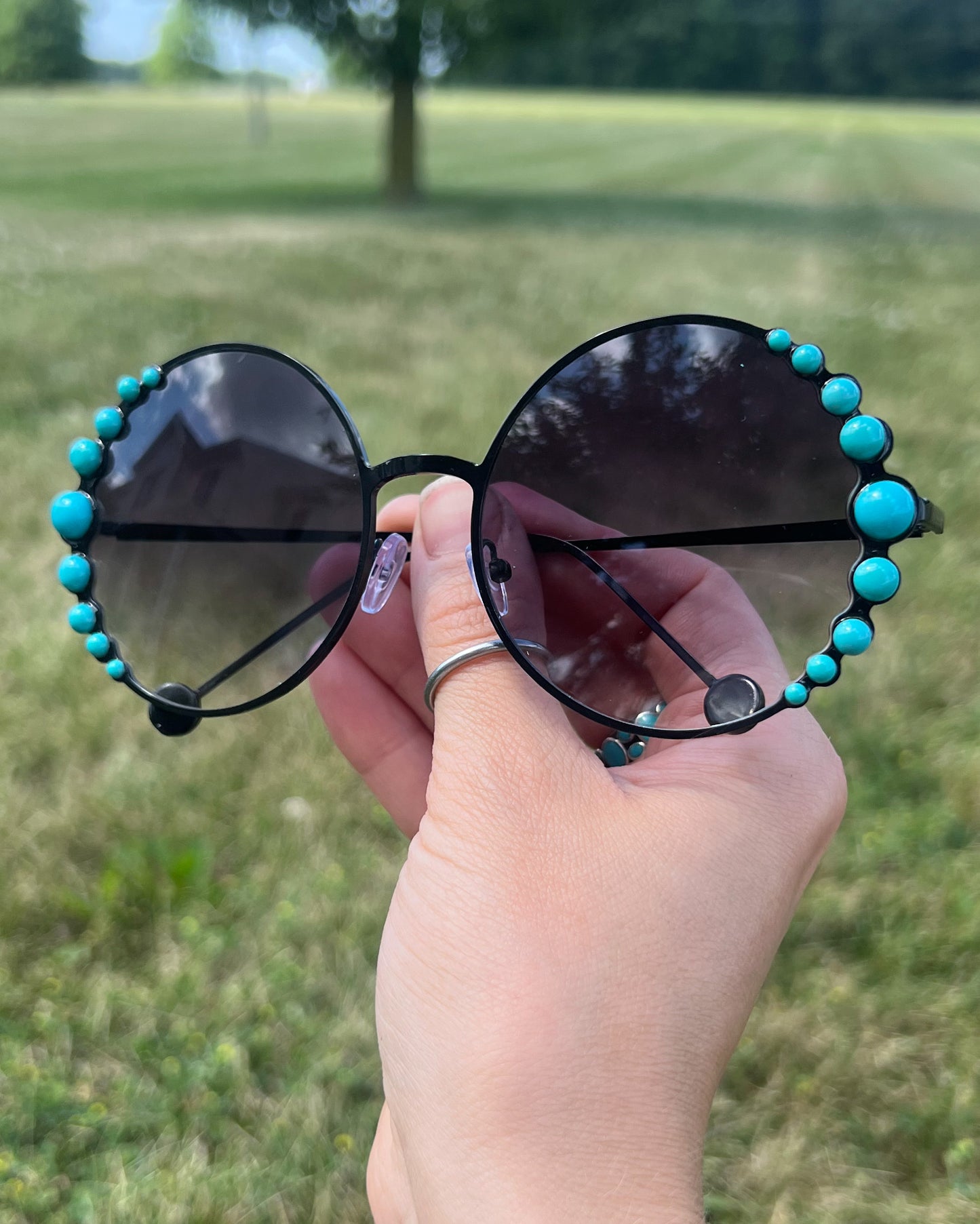 Free-Spirit Western Boho Sunglasses - Turquoise Stones & Oversized Round Black Lenses