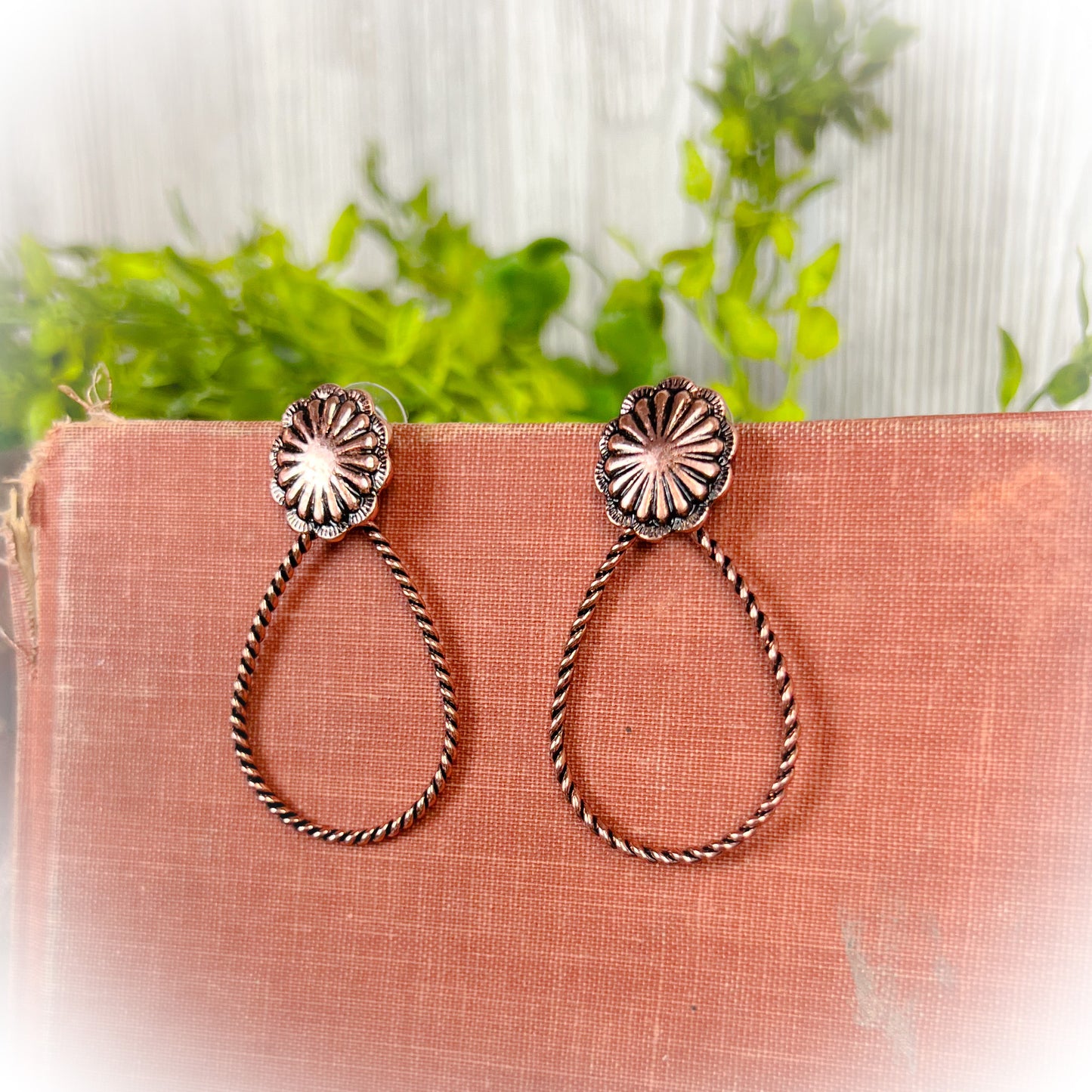Twisted Western Earrings - Bronze