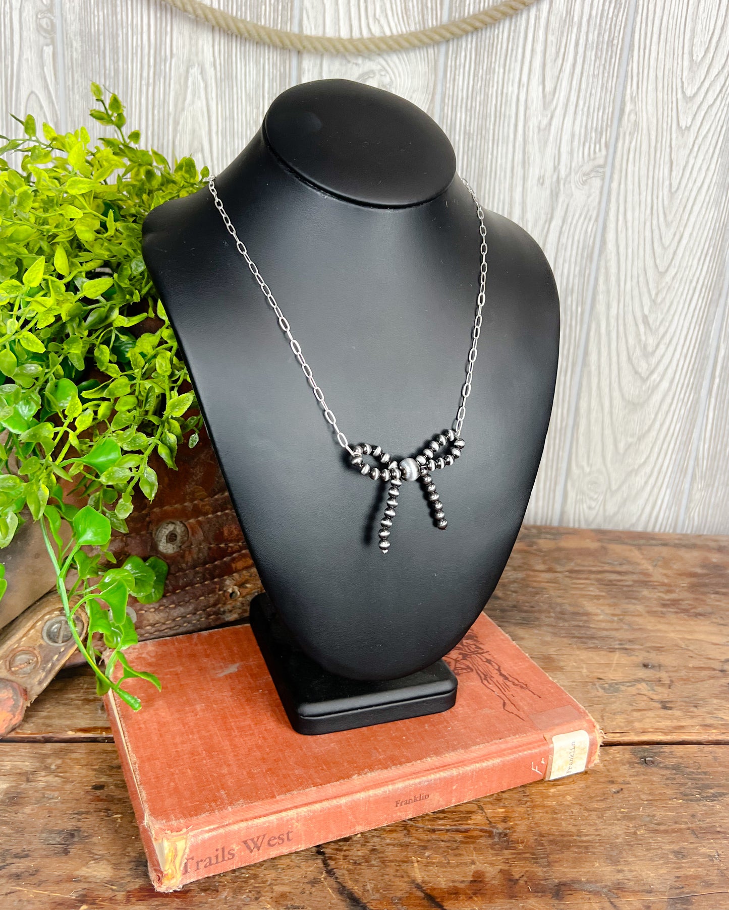 Western Bow Necklace - Silver