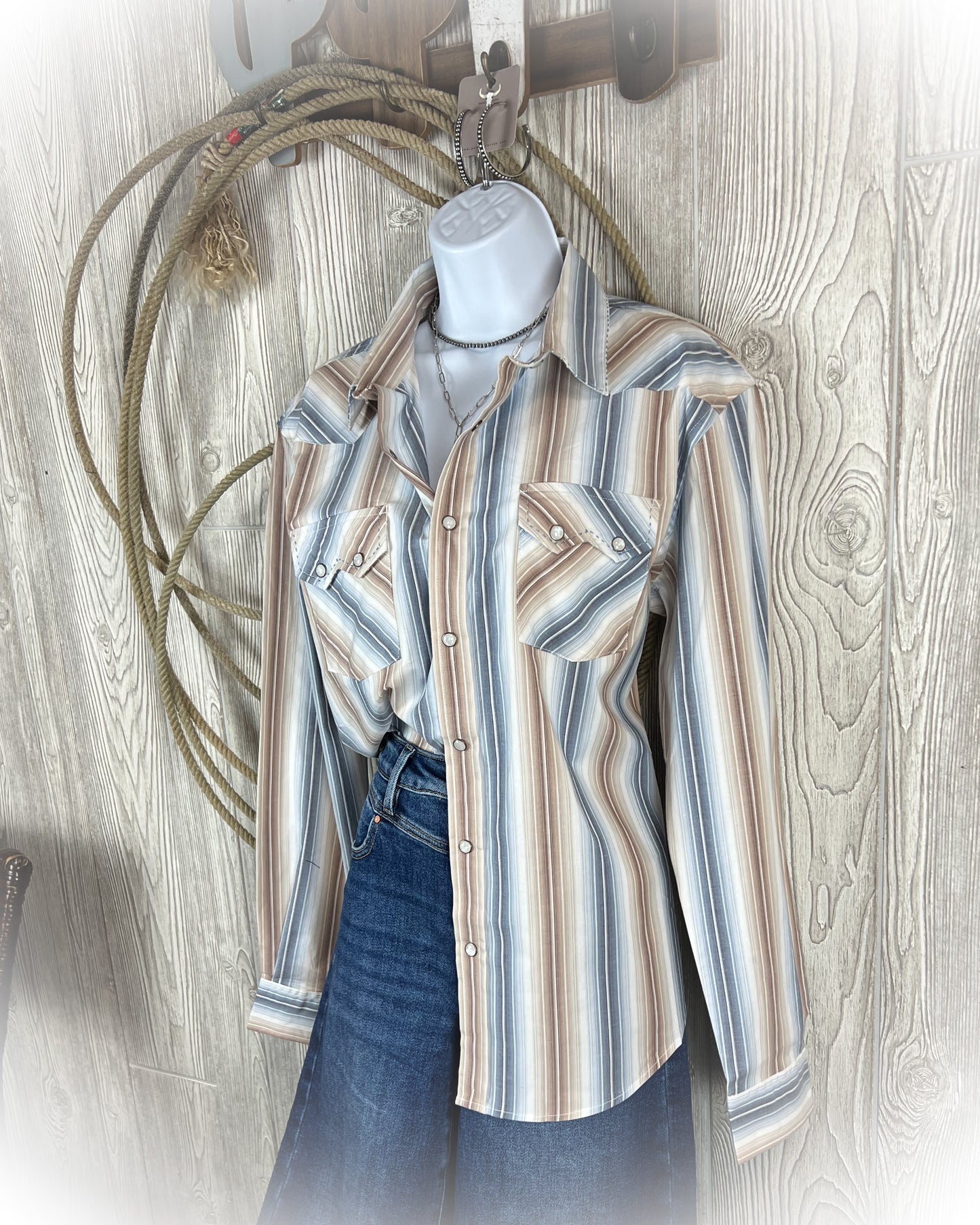 Vintage Style Pearl Snap Punchy Long Sleeve