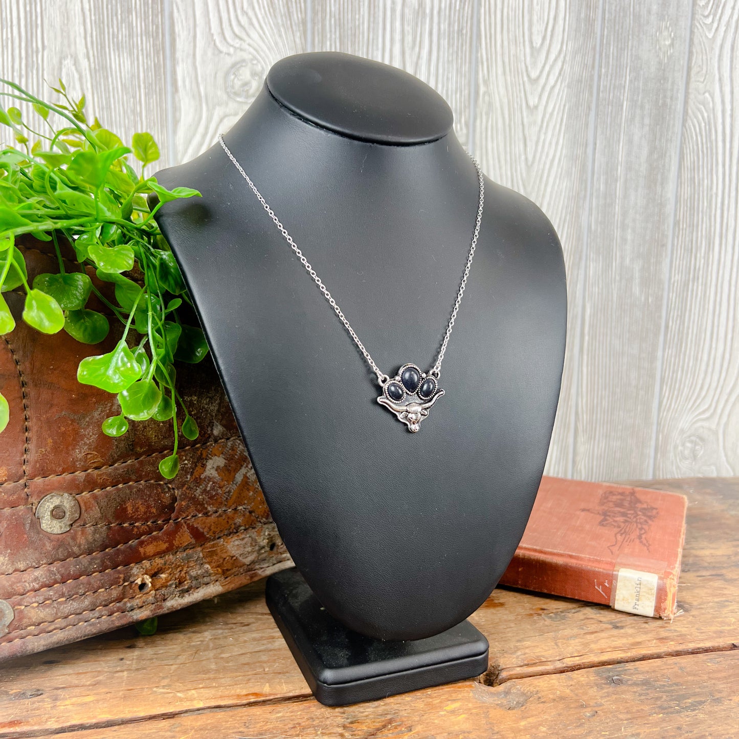z-Western Three Stones Steer Necklace - Black