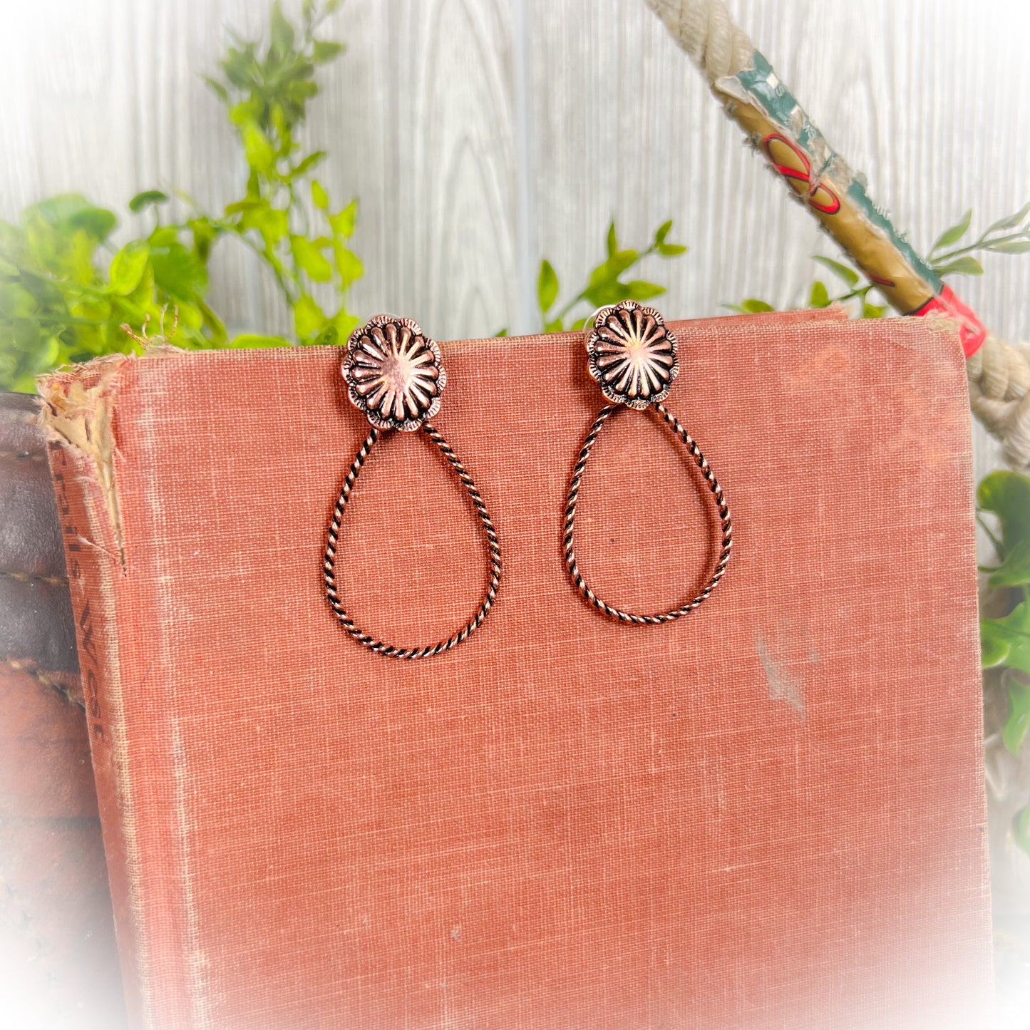 Twisted Western Earrings - Bronze