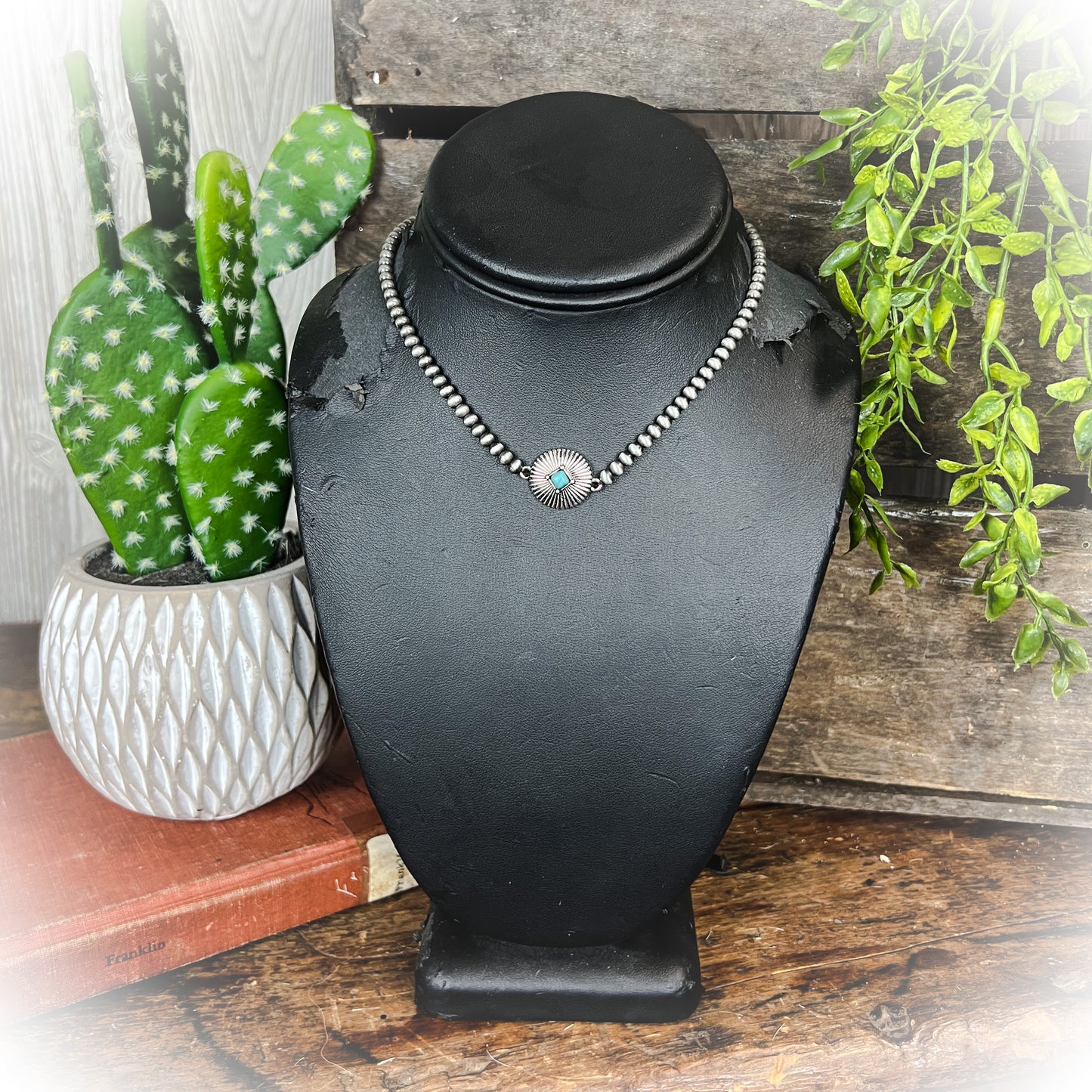 z-Navajo Pearl Round Concho Choker Necklace