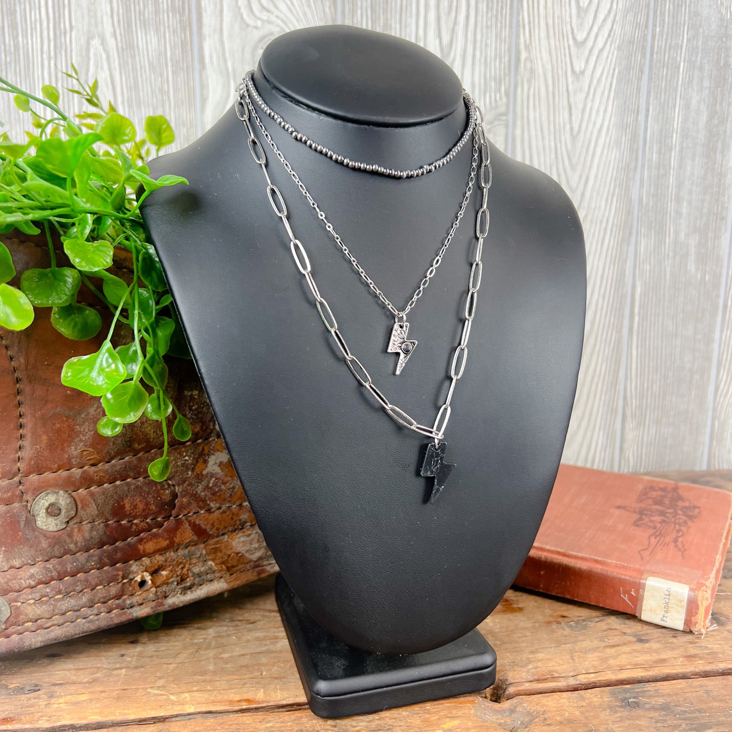 Lightning Bolt Layered Necklace - Black