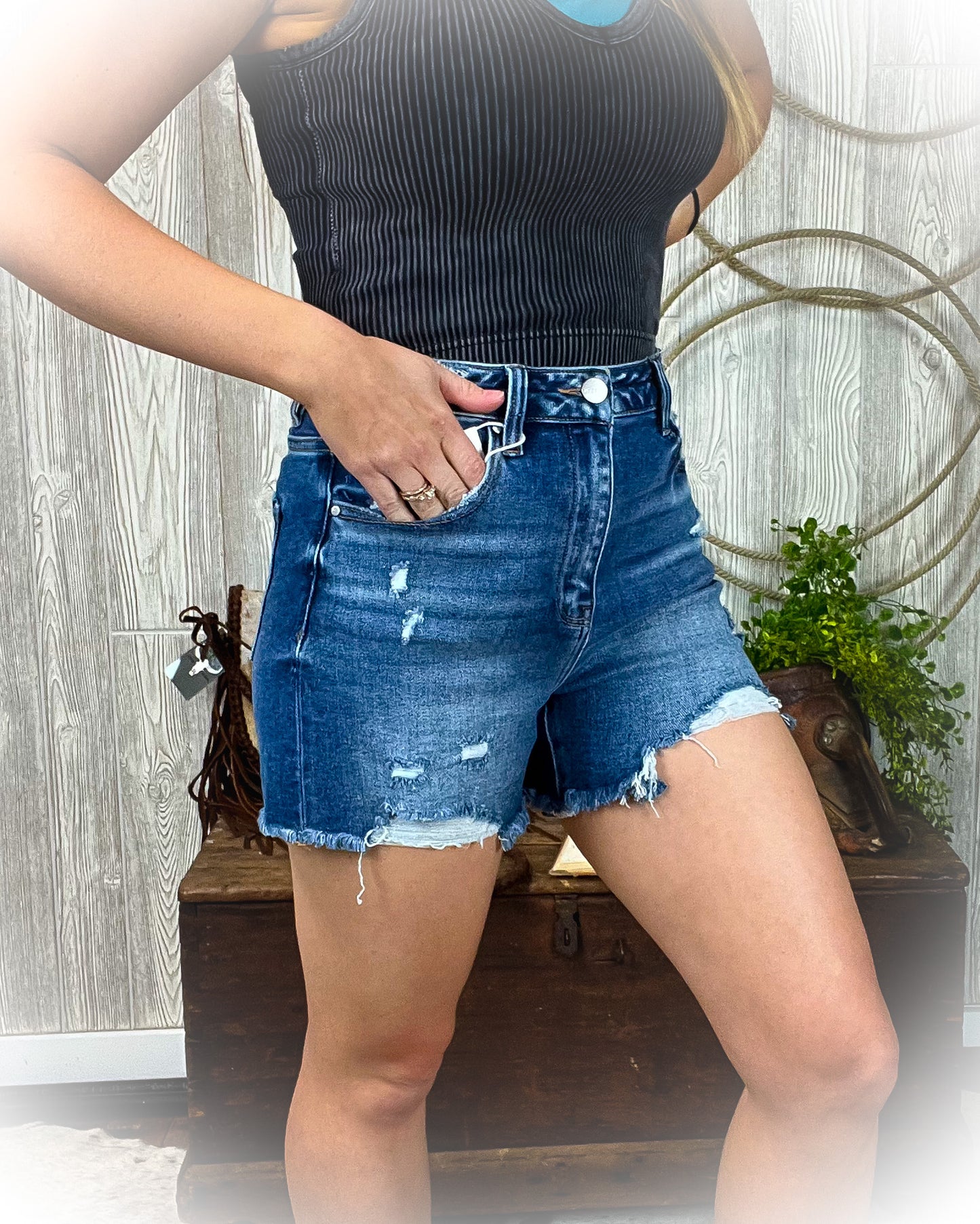 Luna - High Rise Risen Shorts - Dark