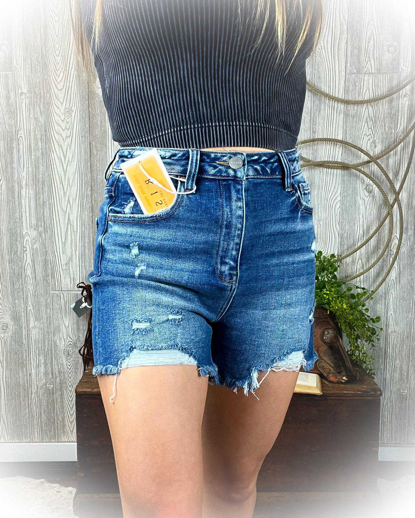 Luna - High Rise Risen Shorts - Dark