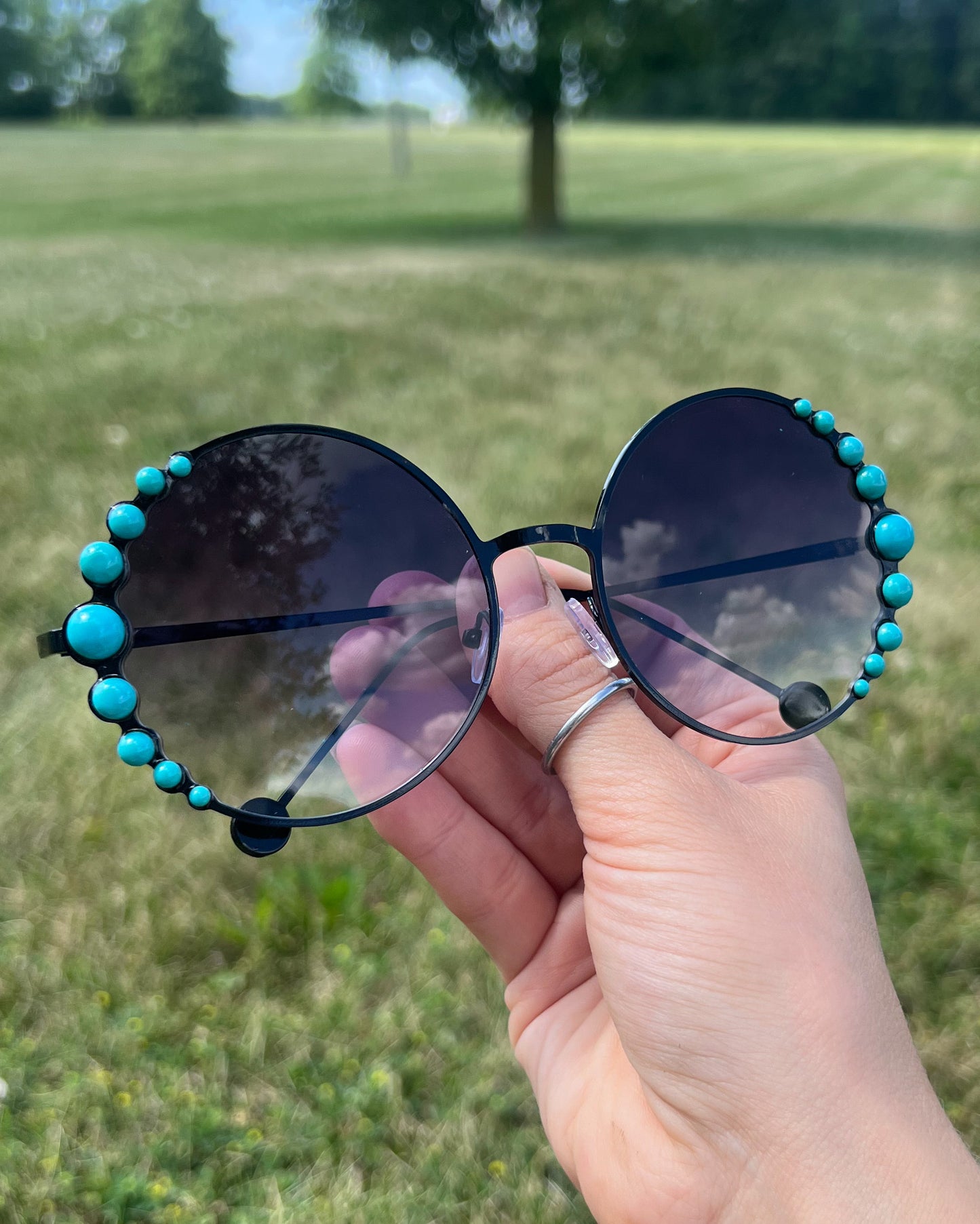 Free-Spirit Western Boho Sunglasses - Turquoise Stones & Oversized Round Black Lenses
