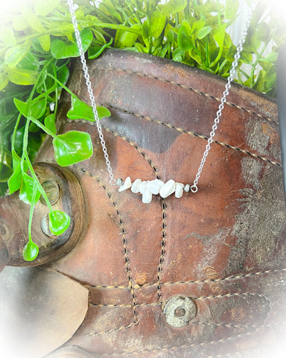 Western Chip Stone Bar Necklace - White