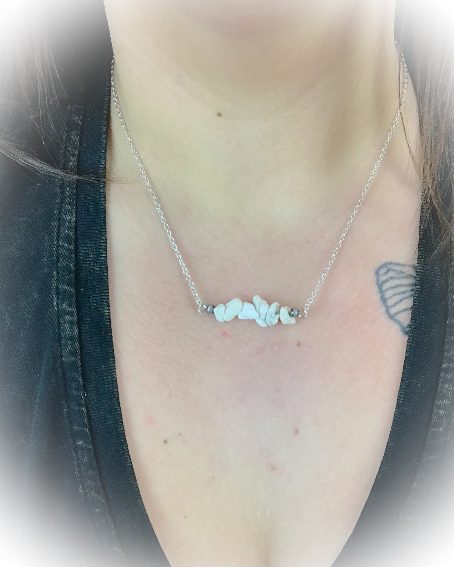 Western Chip Stone Bar Necklace - White