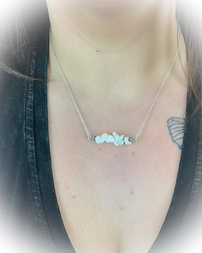 Western Chip Stone Bar Necklace - White