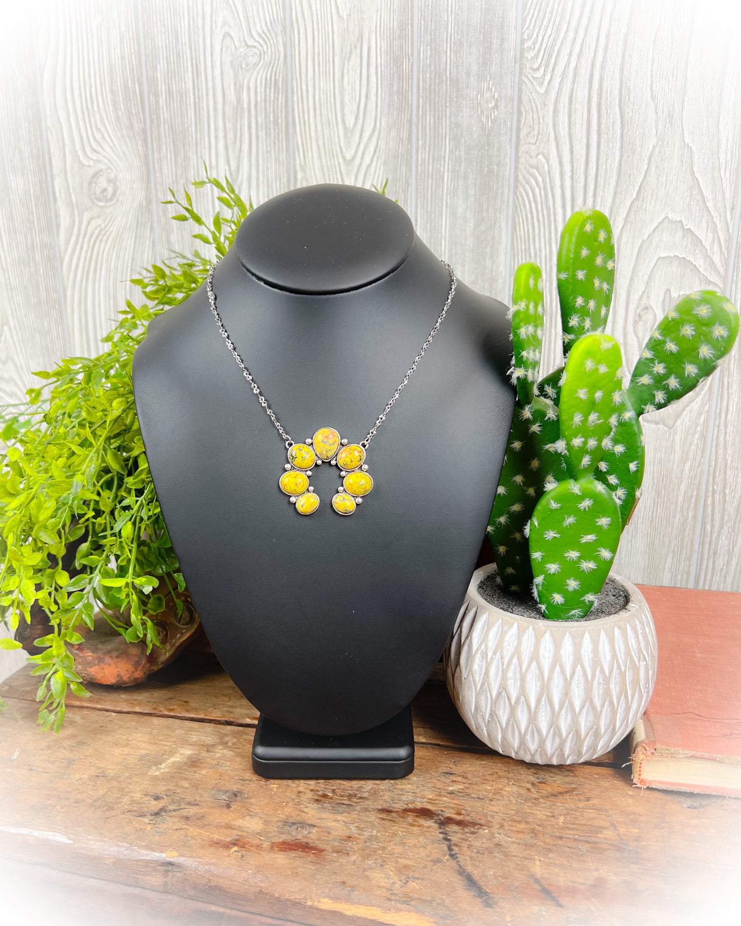 Simple Squash Blossom Necklace - Yellow