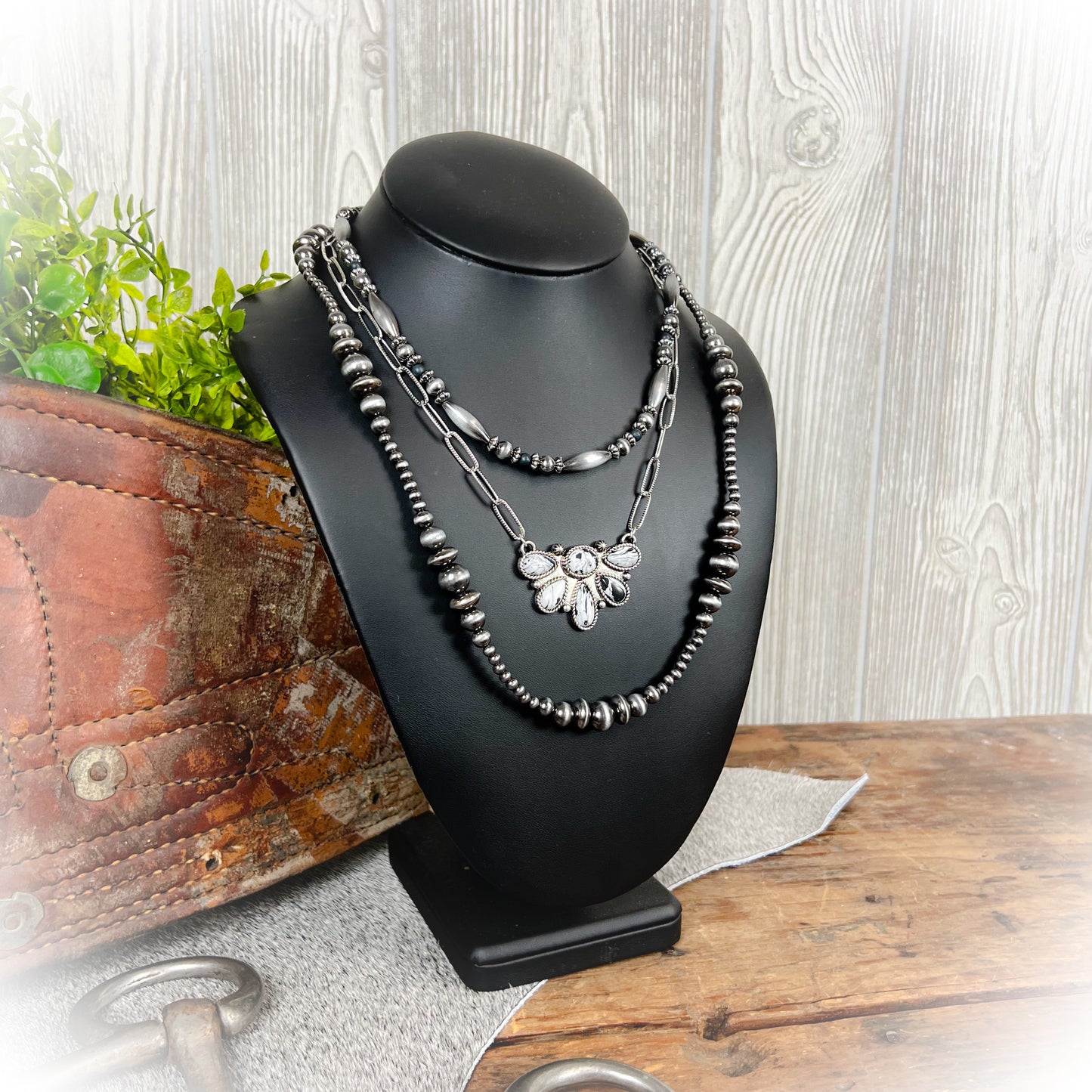 Liars Western Layered Necklace - White