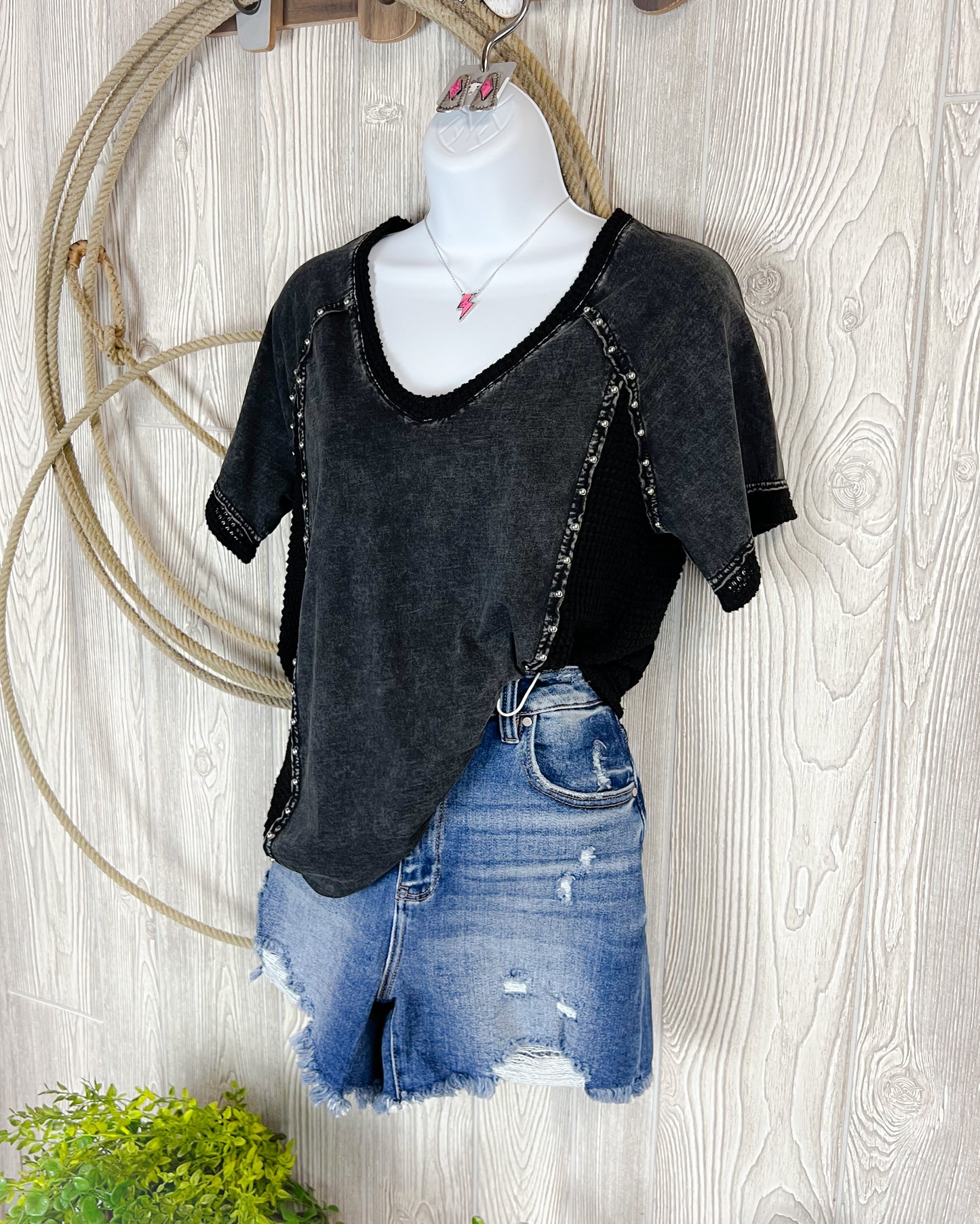 Outlaw Energy Studded Waffle Panel Top – Mineral Wash Black