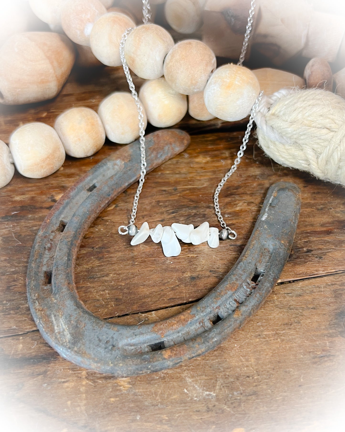 Western Chip Stone Bar Necklace - White