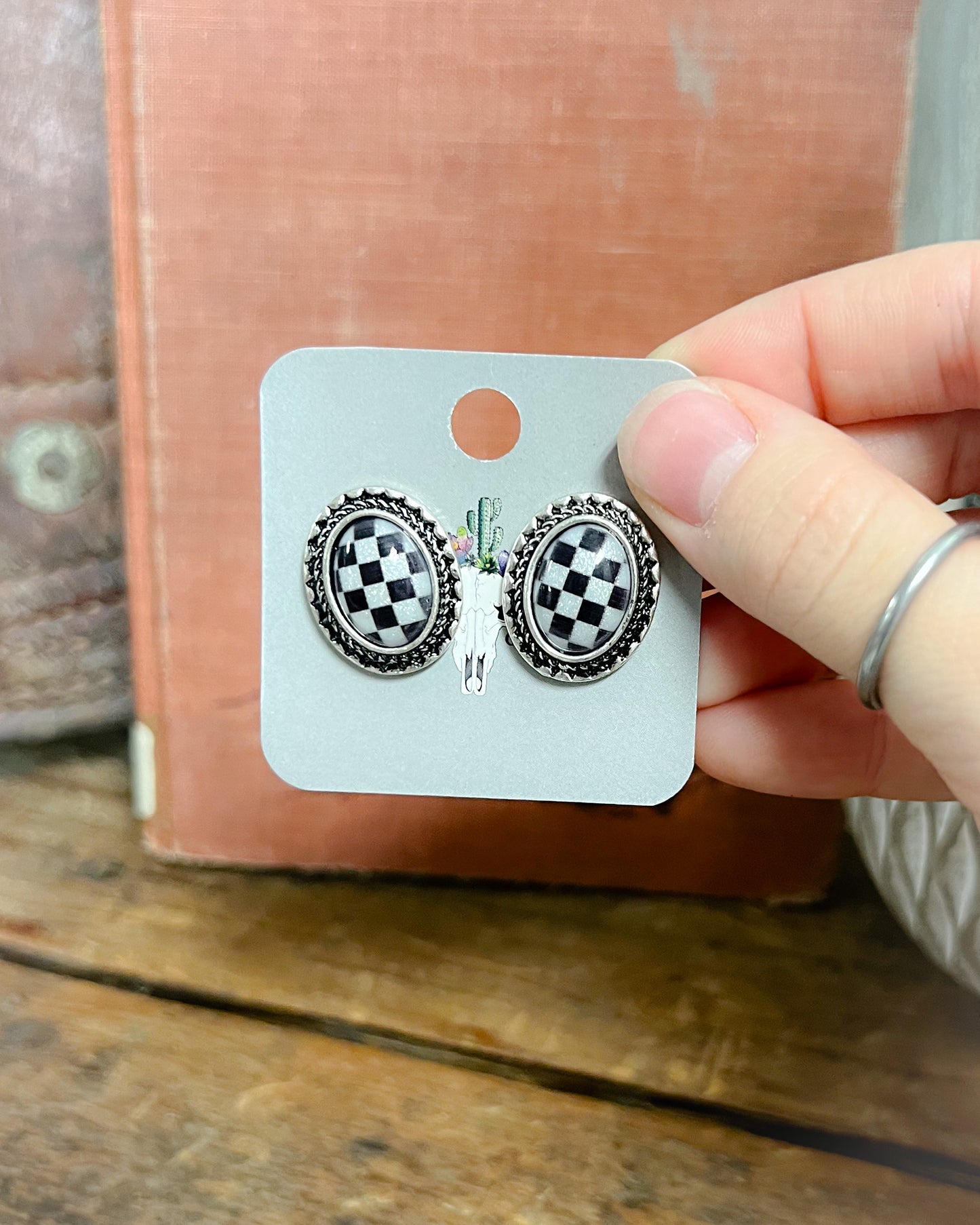 Checkered Oval Stud Earrings