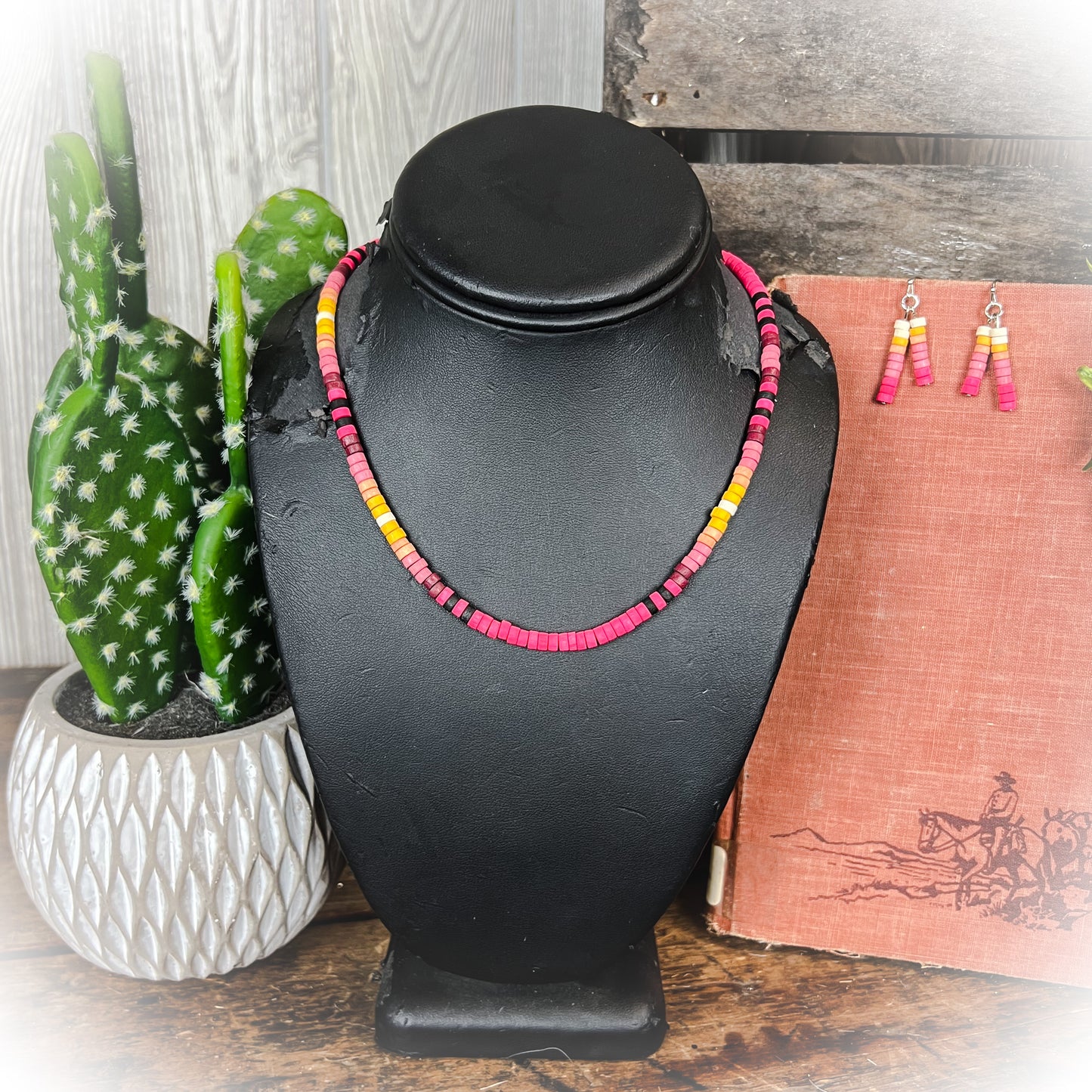 Western Wood Beaded Necklace - Hot Pink