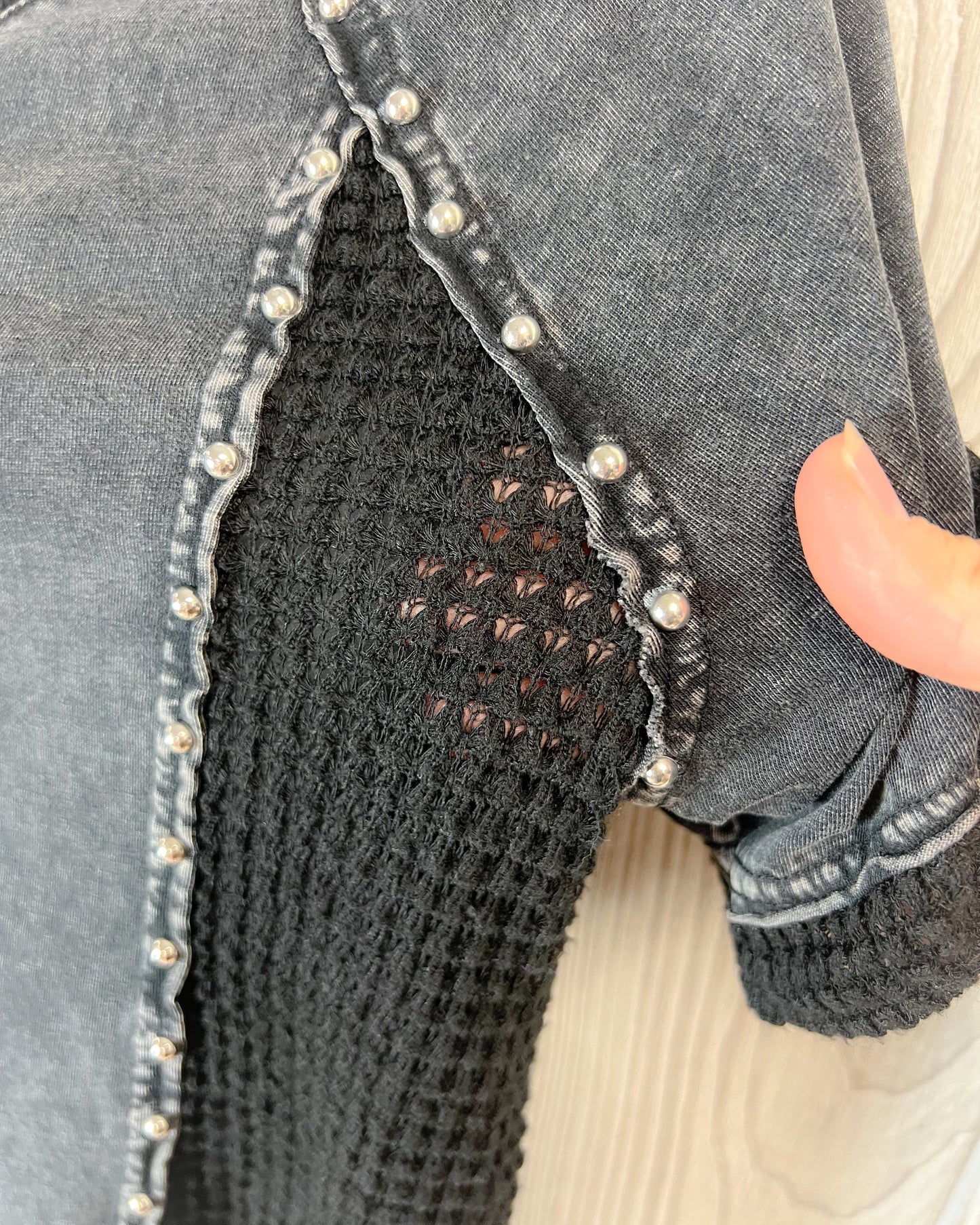 Outlaw Energy Studded Waffle Panel Top – Mineral Wash Black