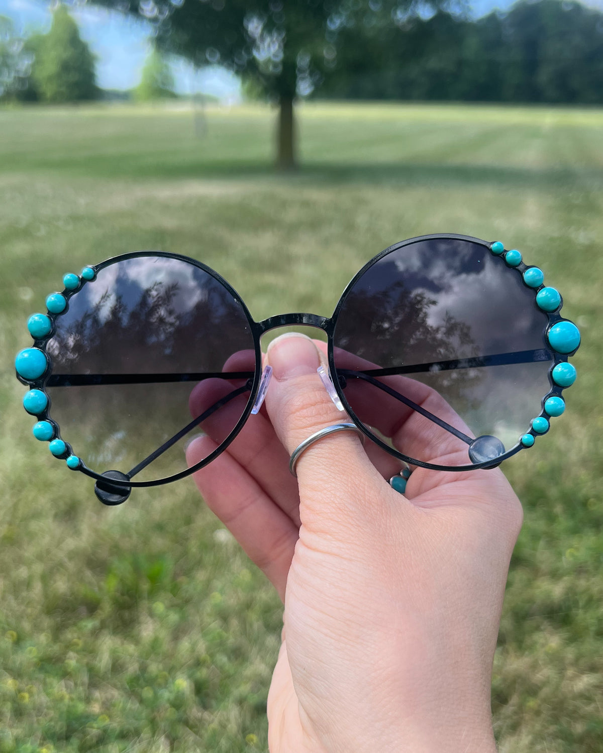 Western Boho Round Sunglasses – Oversized Black Lenses with  display picture 1