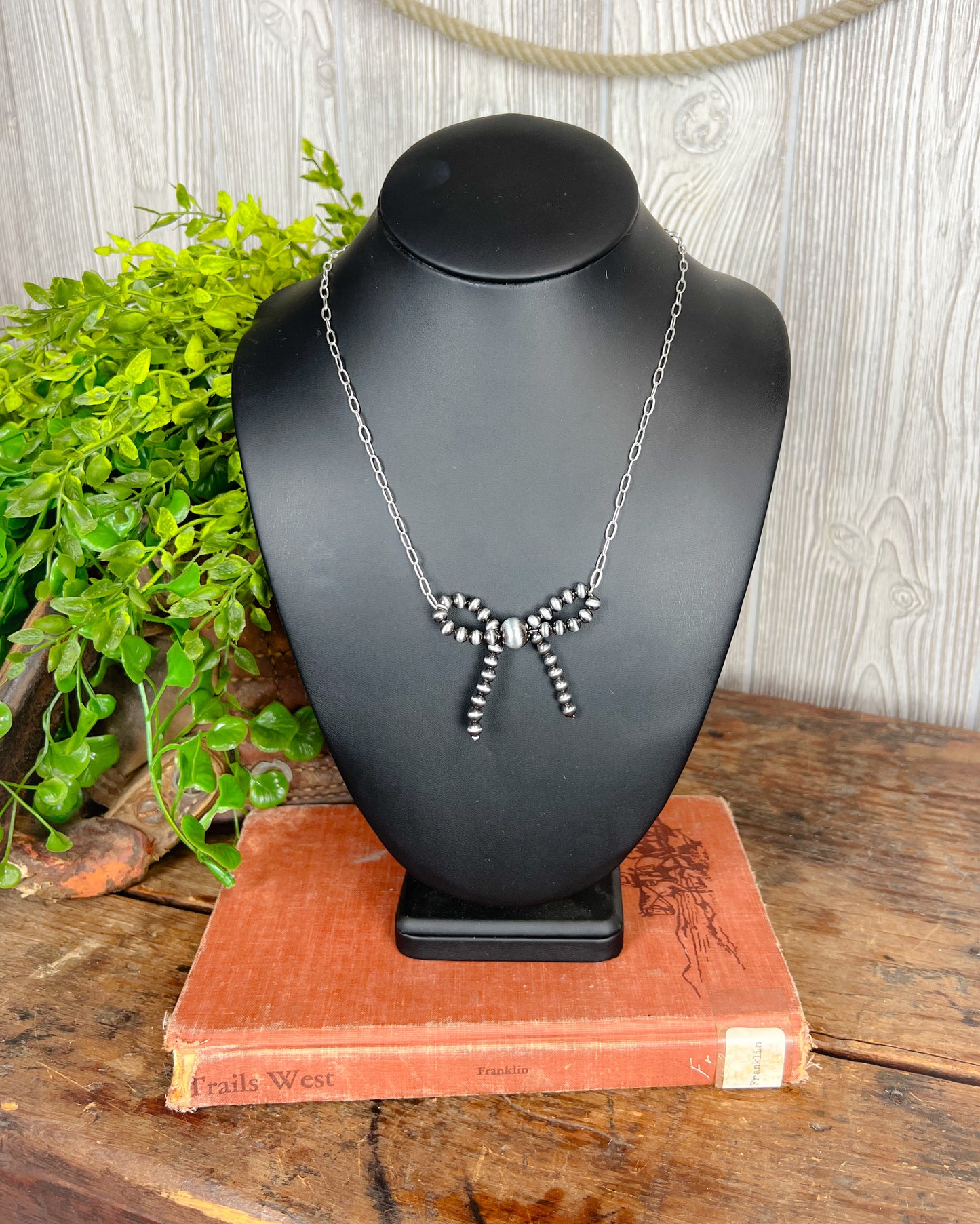 Western Bow Necklace - Silver