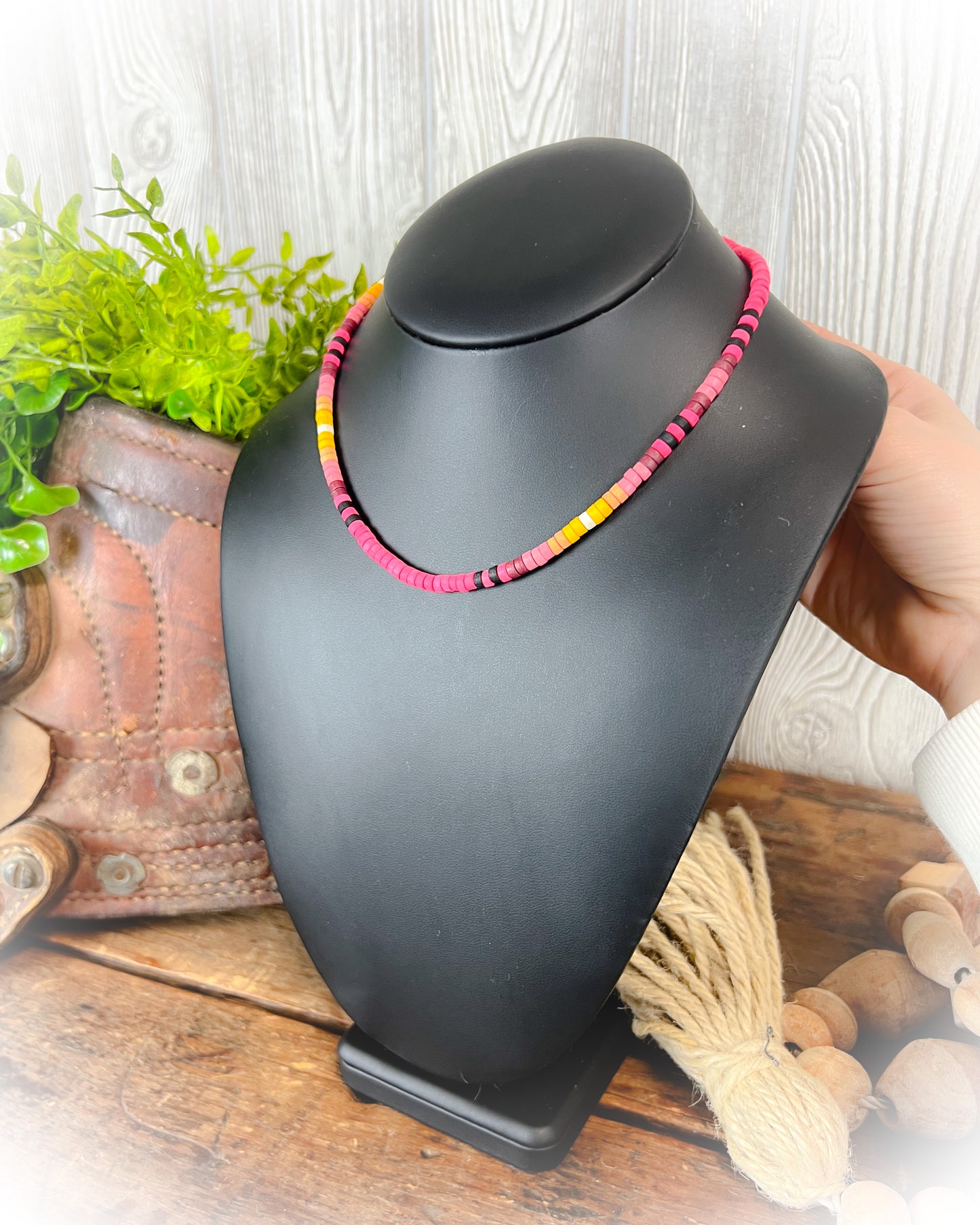 Western Wood Beaded Necklace - Hot Pink