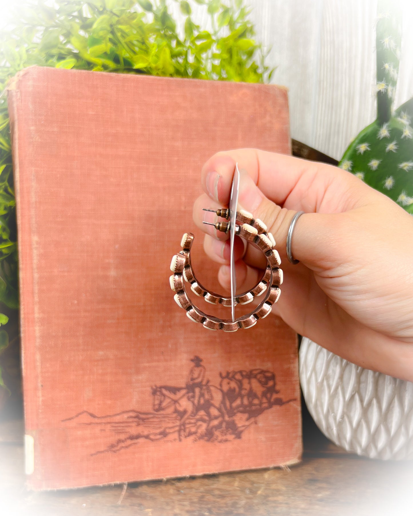 Western Semi Hoop Earrings - Bronze & White