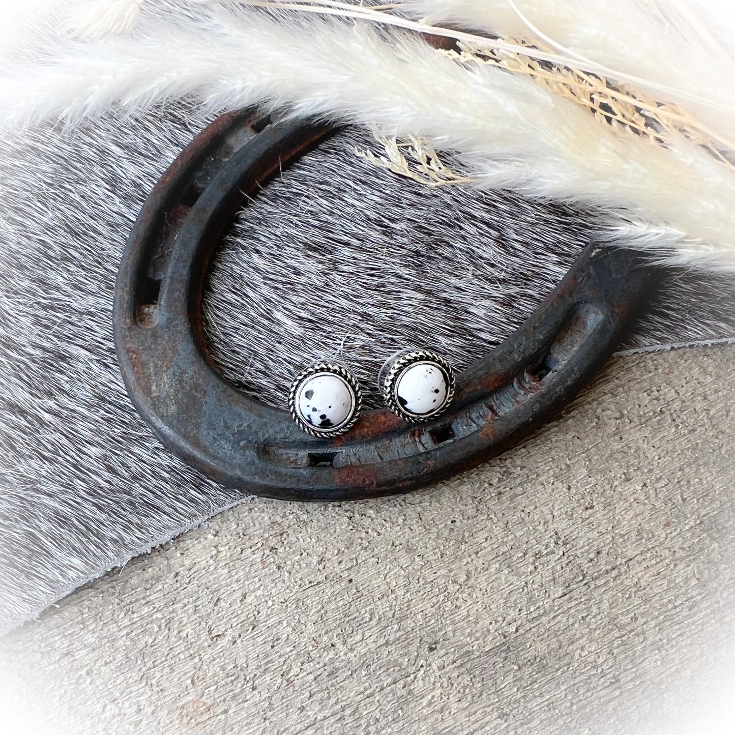 Round Up Small Western Stud Earrings - White