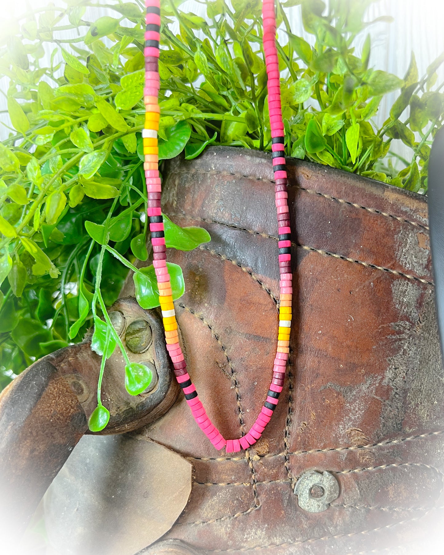 Western Wood Beaded Necklace - Hot Pink