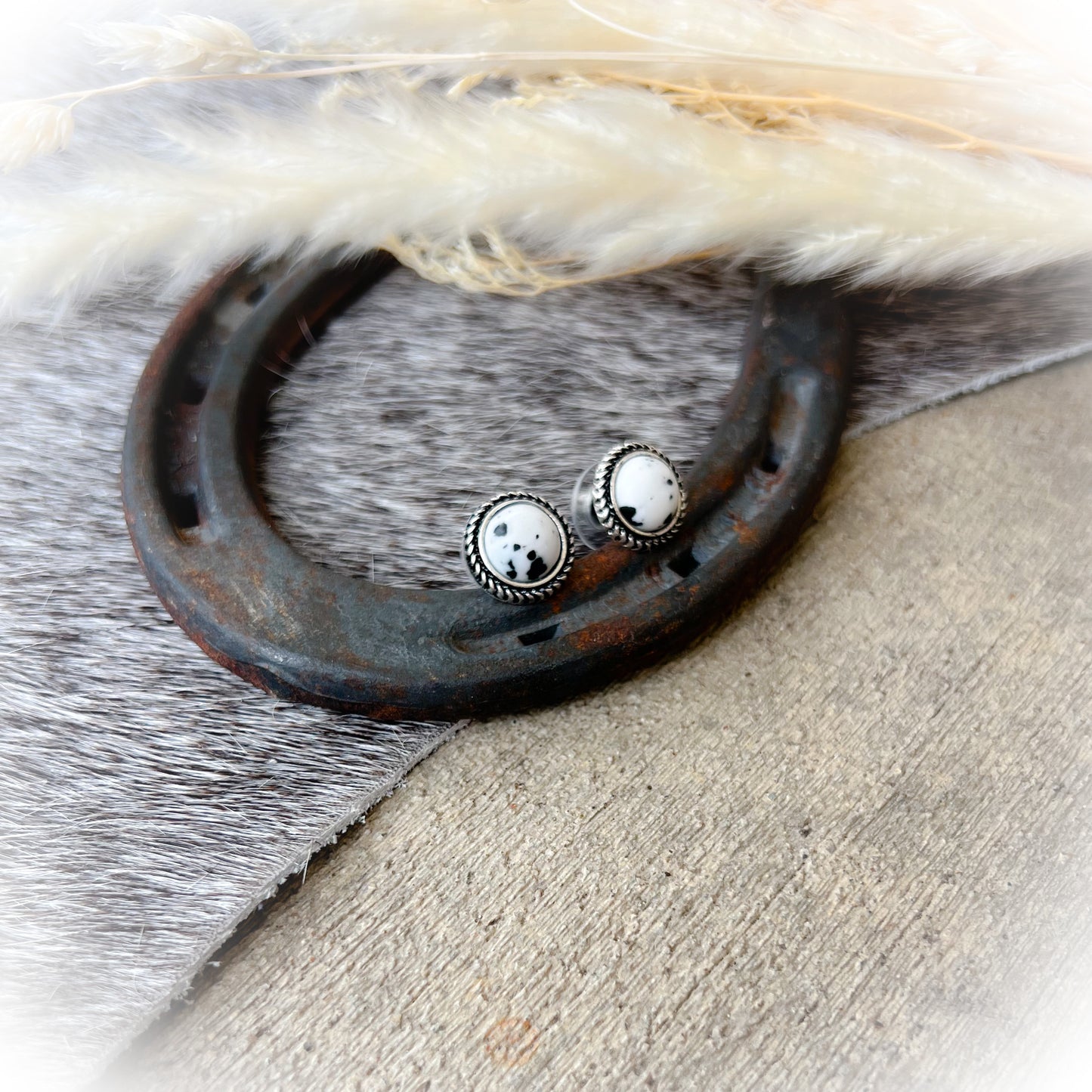 Round Up Small Western Stud Earrings - White