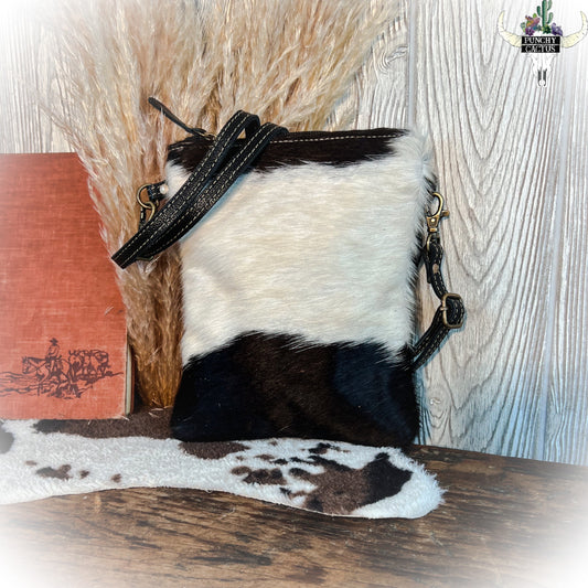 z-Black & White Purse